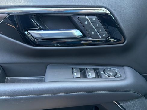 Used 2025 Chevrolet Suburban Z71 AWD/4WD image 8