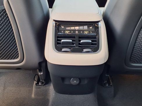 New 2026 Volvo XC90 B5 Core AWD/4WD image 23