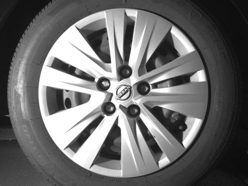 Used 2025 Nissan Sentra S FWD image 15