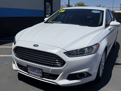 Used 2016 Ford Fusion SE w/ Equipment Group 502A FWD image 18