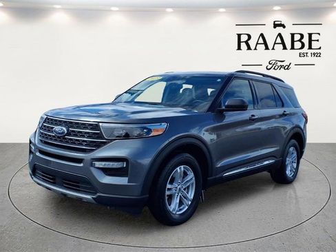 Used 2023 Ford Explorer XLT w/ Equipment Group 202A image 3