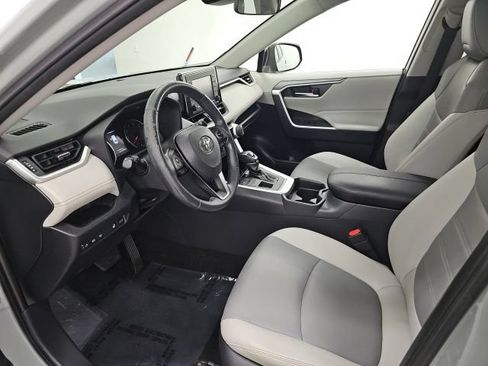 Used 2019 Toyota RAV4 XLE Premium w/ Cold Weather Package AWD/4WD image 14