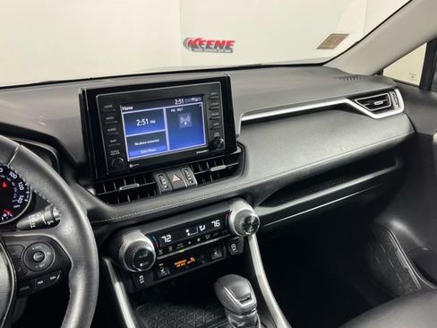 Used 2020 Toyota RAV4 XLE Premium image 19