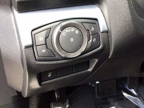 Used 2018 Ford Explorer Limited image 25