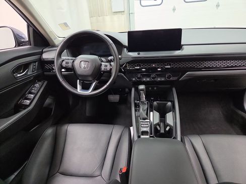 Used 2024 Honda Accord Touring image 11