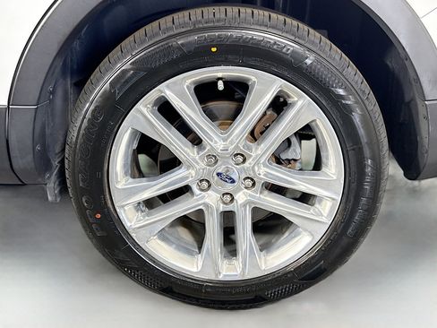 Used 2017 Ford Explorer XLT w/ Equipment Group 202A FWD image 37