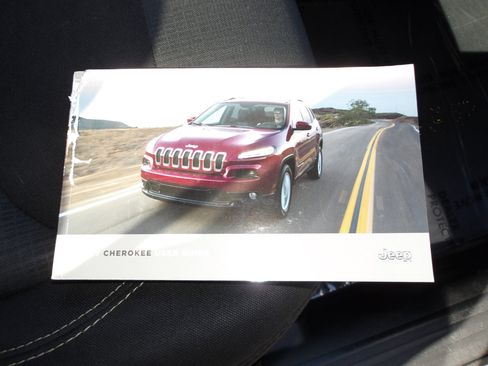 Used 2017 Jeep Cherokee Latitude w/ Comfort/Convenience Group image 25