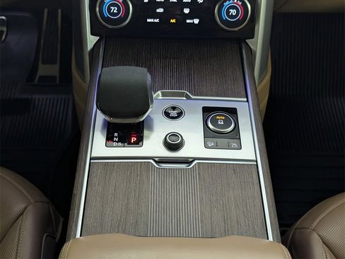 Used 2023 Land Rover Range Rover Long Wheelbase Autobiography image 13