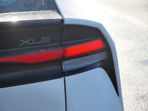 Used 2024 Toyota Prius XLE image 17