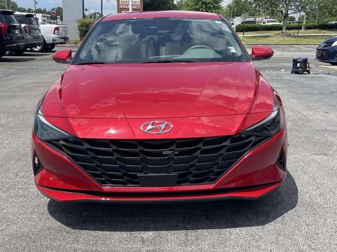 Used 2023 Hyundai Elantra SEL w/ Convenience Package FWD image 2