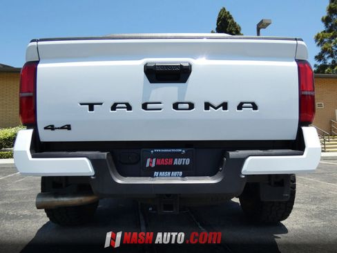 Used 2025 Toyota Tacoma TRD Sport AWD/4WD image 9