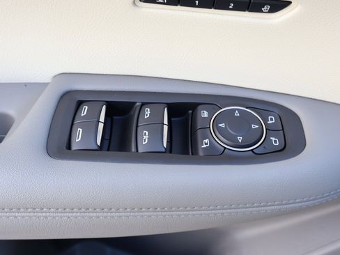 Used 2022 Cadillac XT6 Premium Luxury image 9