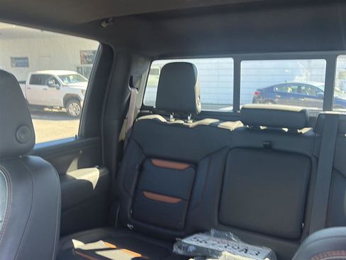 Used 2020 GMC Sierra 2500 AT4 w/ AT4 Premium Package AWD/4WD image 11