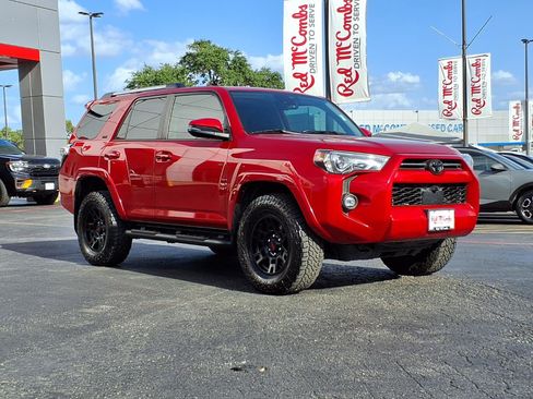 Used 2022 Toyota 4Runner SR5 Premium w/ Moonroof Package AWD/4WD image 4