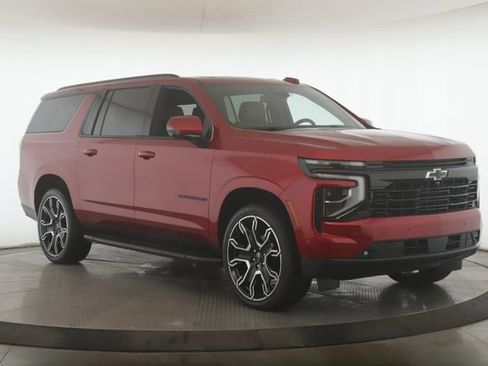 Used 2026 Chevrolet Suburban RST w/ RST Capability Package image 2