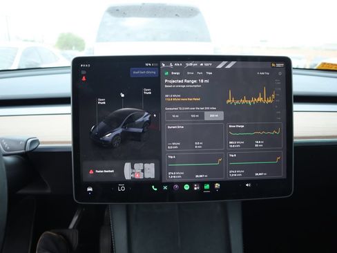 Used 2024 Tesla Model Y 2WD image 18