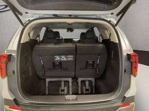 New 2027 Kia Carnival EX FWD image 5