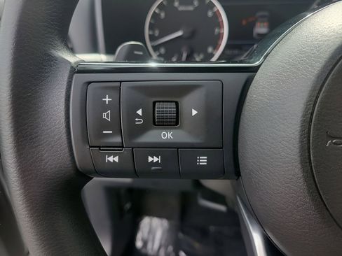 Used 2023 Nissan Rogue SV FWD image 32