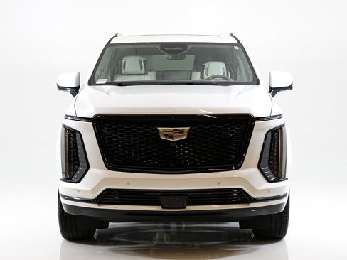 Used 2025 Cadillac Escalade ESV Sport Platinum RWD image 9