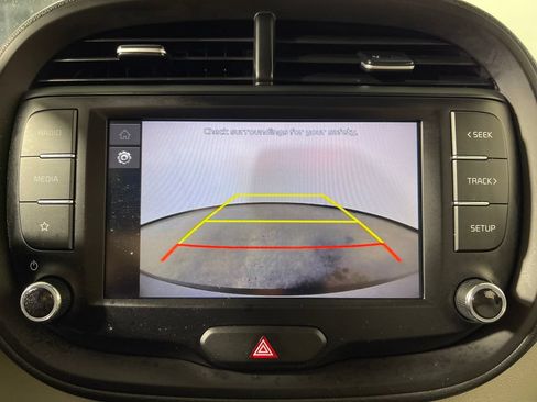 Used 2023 Kia Soul LX w/ LX Technology Package FWD image 24