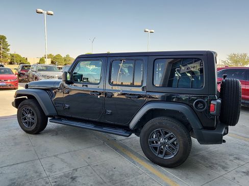 Used 2024 Jeep Wrangler Unlimited Sport AWD/4WD image 3