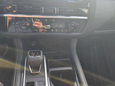 Used 2025 Nissan Pathfinder SV AWD/4WD image 19