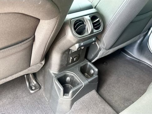 Used 2022 Jeep Wrangler Unlimited Sahara w/ LED Lighting Group AWD/4WD image 28