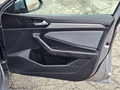 Used 2025 Volkswagen Jetta SE image 16