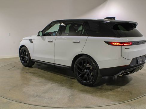 Used 2024 Land Rover Range Rover Sport SE AWD/4WD image 3