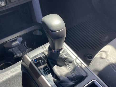 Used 2022 Toyota Tacoma TRD Off-Road w/ Technology Package image 8