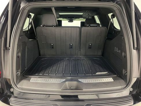 Used 2025 GMC Yukon XL AT4 w/ AT4 Premium Plus Package AWD/4WD image 5