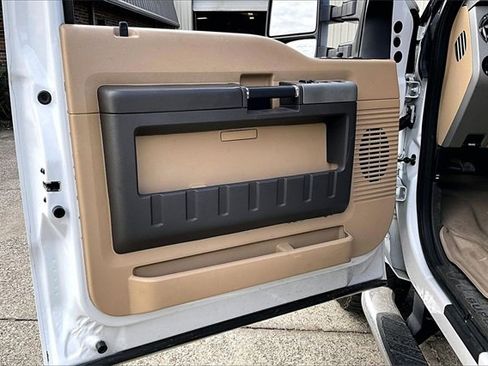 Used 2014 Ford F250 Lariat w/ Lariat Interior Package image 17