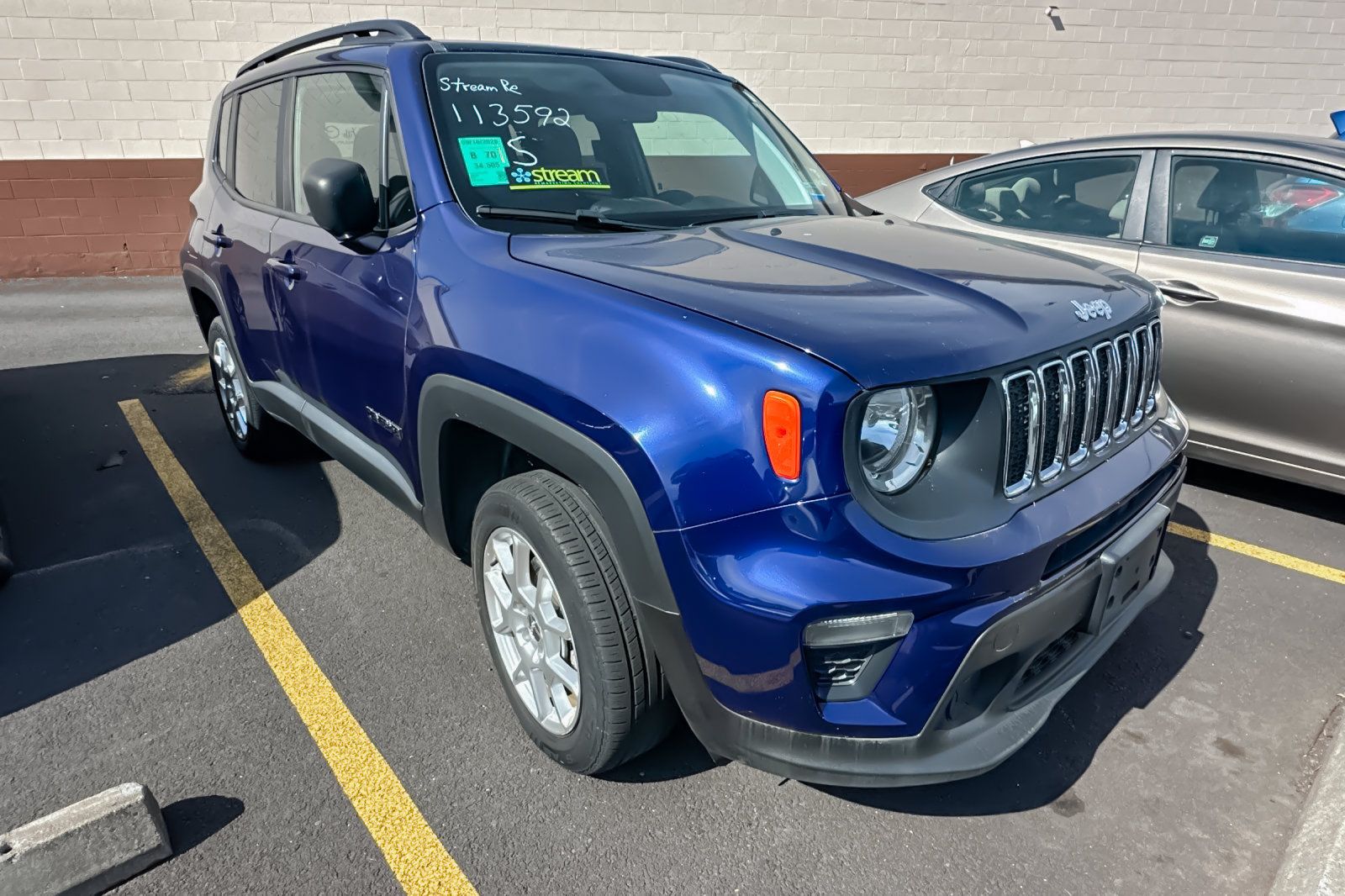 Used 2019 Jeep Renegade Sport w/ Sport Appearance Group AWD/4WD image 2