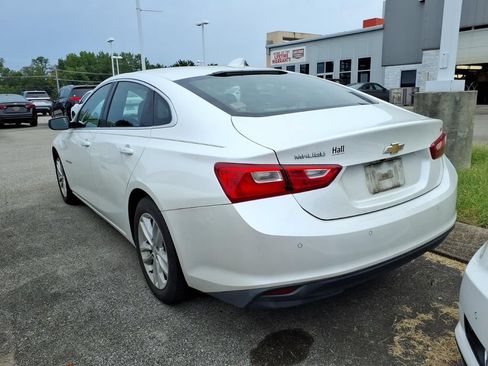 Used 2017 Chevrolet Malibu LT w/ Driver Confidence Package FWD image 4