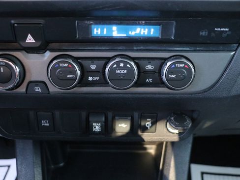 Used 2022 Toyota Tacoma TRD Off-Road image 21