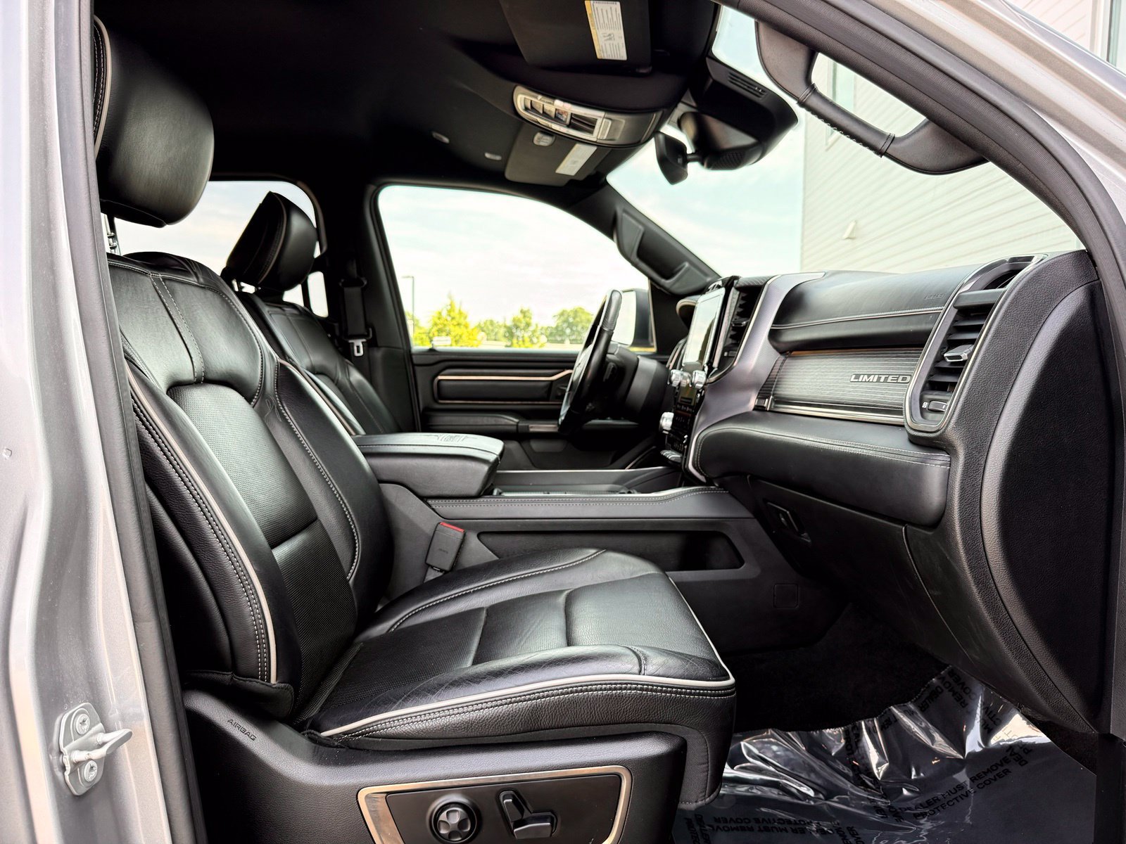 Used 2021 RAM 1500 Limited w/ Body Color Bumper Group AWD/4WD image 34