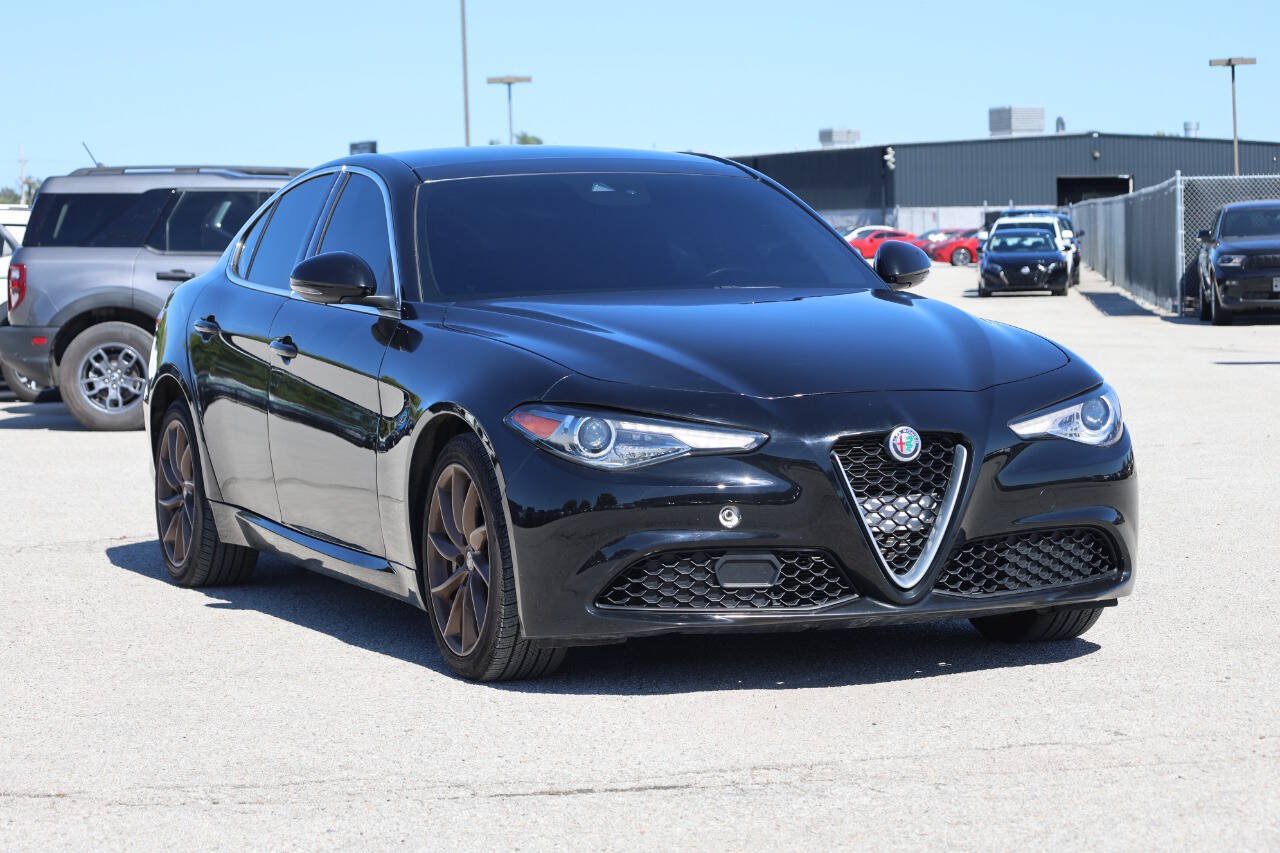 Used 2020 Alfa Romeo Giulia AWD w/ Cold Weather Package image 4