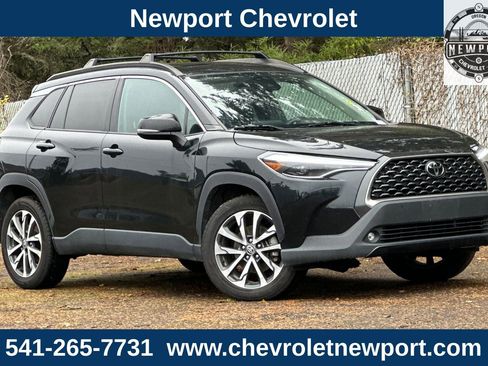 Used 2022 Toyota Corolla Cross XLE w/ Convenience Package image 1