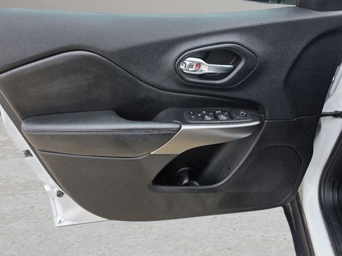 Used 2020 Jeep Cherokee Latitude Plus w/ Cold Weather Group image 31