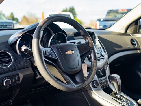 Used 2014 Chevrolet Cruze LT image 13