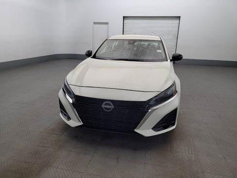 Used 2025 Nissan Altima 2.5 SV FWD image 15