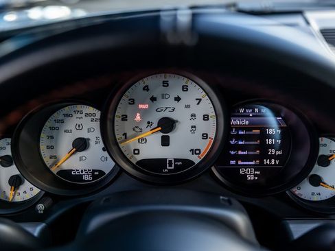 Used 2018 Porsche 911 GT3 image 44