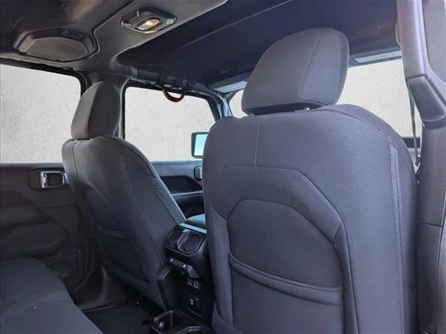 Used 2018 Jeep Wrangler Unlimited Sahara image 25