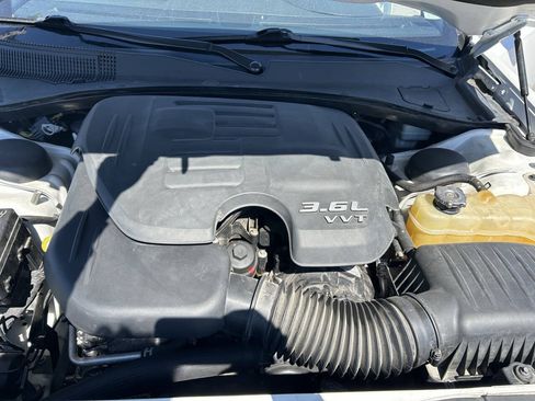 Used 2011 Chrysler 300 RWD image 12