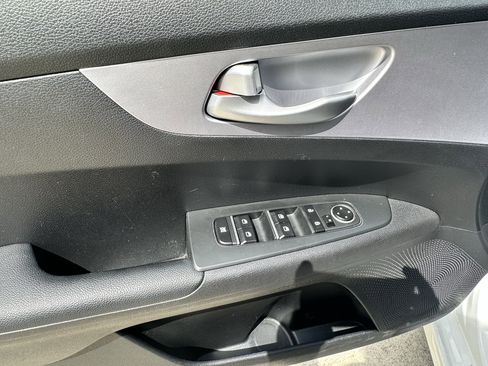 Used 2024 Kia Forte LX image 4