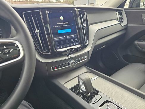 Certified 2025 Volvo XC60 B5 Plus image 30