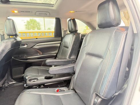 Used 2019 Toyota Highlander Limited Platinum FWD image 27