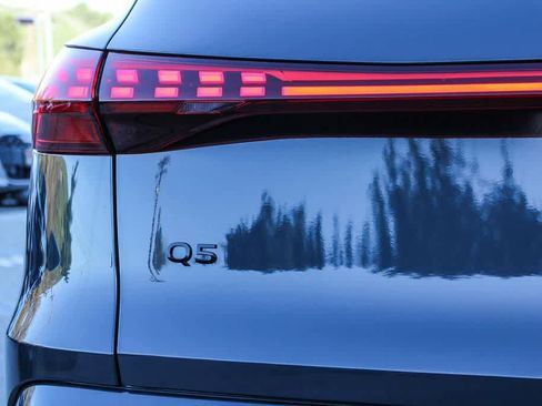Used 2025 Audi Q5 Premium Plus image 11