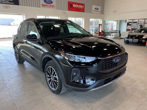 Used 2025 Ford Escape PHEV image 7