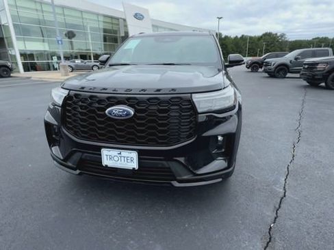Certified 2025 Ford Explorer ST-Line AWD/4WD image 3